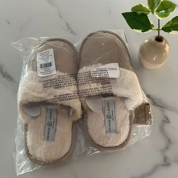 NWT Chinese Laundry Faux Fur Slippers- Holiday Giftable - Picture 5 of 7